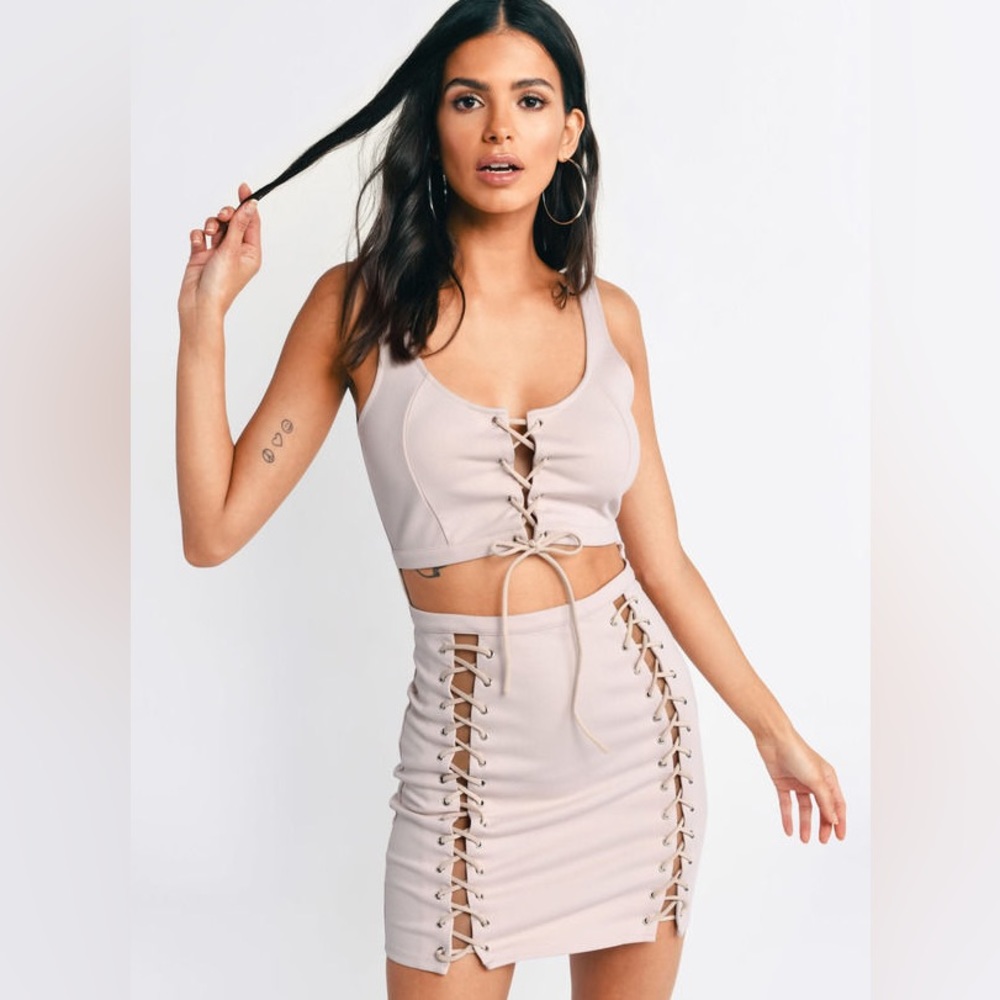 OUT OF YOUR LEAGUE NUDE LACE UP BODYCON DRESS
